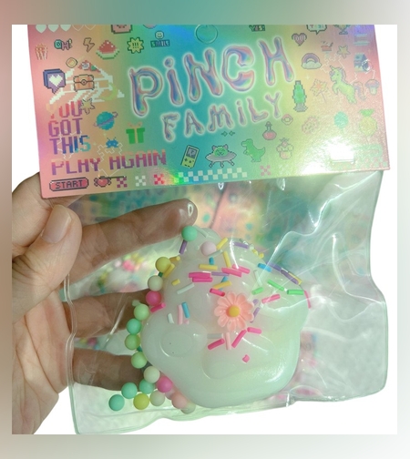 Jucarie Antistres Squishy, Flippy, cu Revenire Lenta, Squeeze Pinch Family, Model Labuta de Pisica, 6x6 cm, 45g, Ambalaj Transparent, Alb