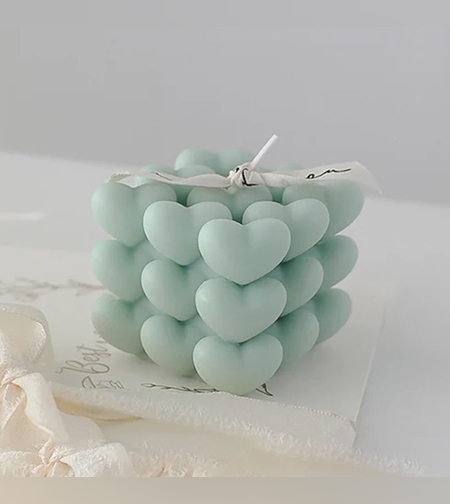 Lumanare Parfumata Decorativa, Flippy, Model Abstract Cub din Inimioare, Lumanare pentru Diferite Ocazii, 6 x 5.5 cm, Aroma de Salvie si Sare de Mare, Verde