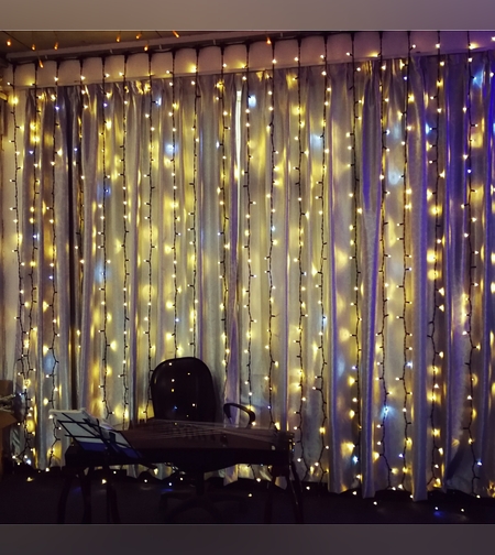 Instalatie Craciun Profesionala de Exterior IP65, Tip Perdea, 1m x 2m, 200 Led-uri Mari, Alb cald, cu flash, Alimentator 1,5 m, Interconectabila, Fir negru, Flippy