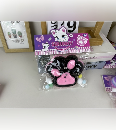 Jucarie Antistres Squishy, Flippy, cu Revenire Lenta, Model Labuta de Pisica, cu Stelute, 12 cm, 220g, Pinch Family, Ambalaj Transparent, Roz Negru