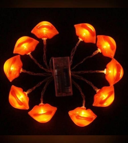 Instalatie de Craciun, Flippy®, Tip Sir cu Baterii, 1.5 m, 10 LED-uri, Model Buze, Rosu