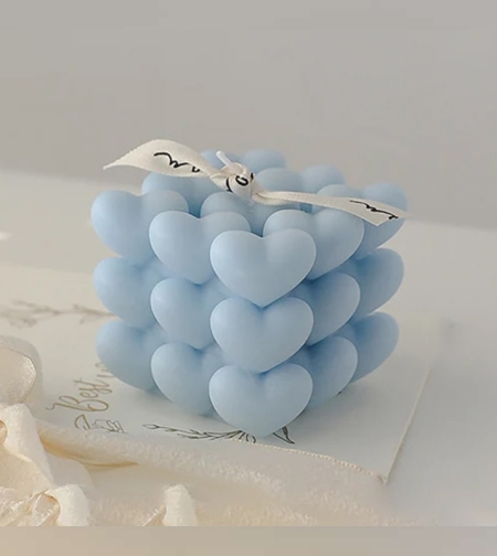 Lumanare Parfumata Decorativa, Flippy, Model Abstract Cub din Inimioare, Lumanare pentru Diferite Ocazii, 6 x 5.5 cm, Aroma de Clopotel de Vant, Albastru