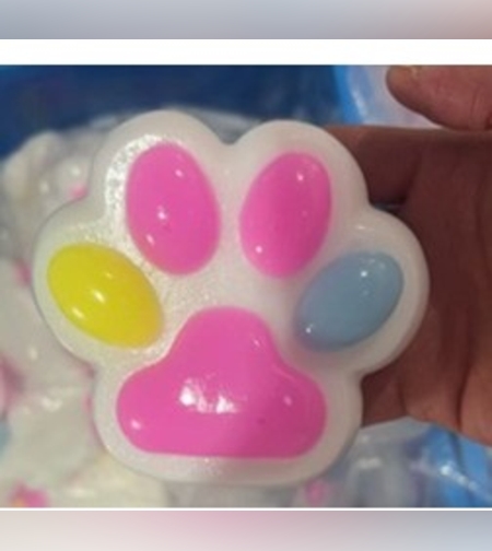 Jucarie Antistres Squishy, Flippy, cu Revenire Lenta, Labuta de Pisica Pufoasa, 8.5 x 7.5 cm, Ambalaj Transparent, Alb Roz Multicolor