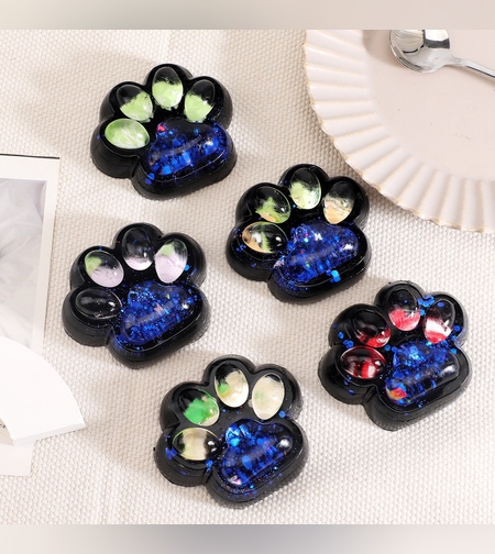 Jucarie Antistres Squishy, Flippy, cu Revenire Lenta, Squeeze Pinch Family, Model Cat Paw, 6.5 x 6 cm, din Tpr, 4-6 Ani, Model 4 Legume, Negru cu Insertii