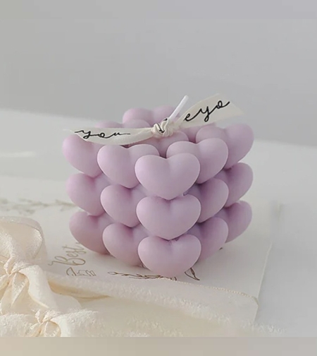 Lumanare Parfumata Decorativa, Flippy, Model Abstract Cub din Inimioare, Lumanare pentru Diferite Ocazii, 6 x 5.5 cm, Aroma de Lavanda, Mov