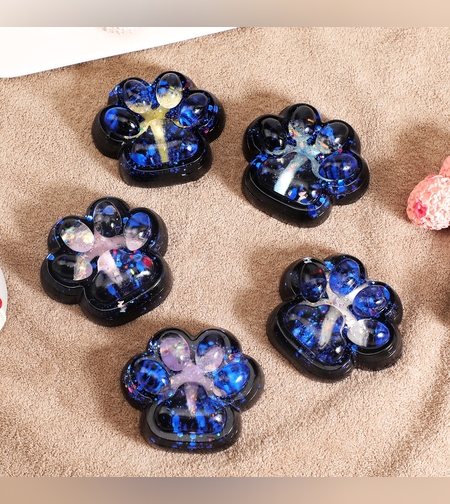 Jucarie Antistres Squishy, Flippy, cu Revenire Lenta, Squeeze Pinch Family, Model Cat Paw, 6.5 x 6 cm, din Tpr, 4-6 Ani, Model 6 Galaxie, Negru cu Insertii