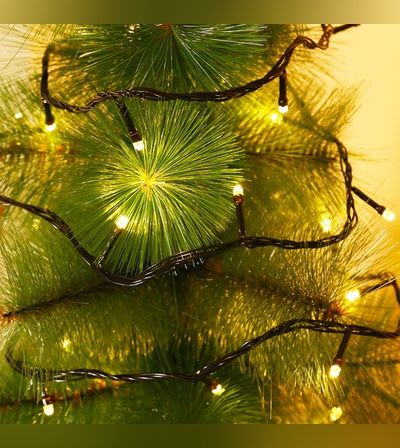 Instalatie de Craciun Flippy® Tip Liniara, Fir Negru, 9 m, 100 LED-uri Hexagonale, Interconectabila, Alb Cald