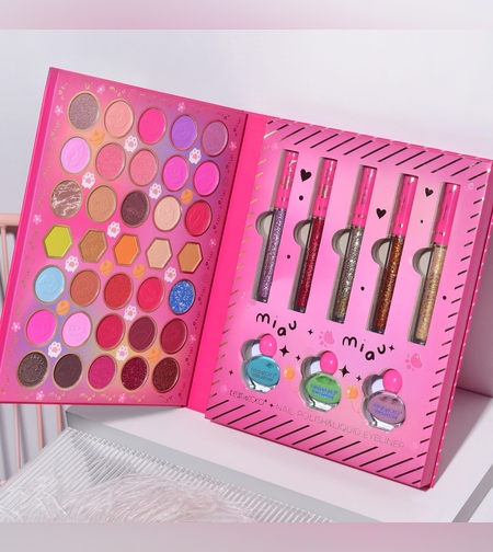 Set 9 Produse de Machiaj, KEVIN & COCO, Cool Girl and Cat, 35 de culori, 21.5 x 16.8 x 3 cm