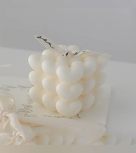 Lumanare Parfumata Decorativa, Flippy, Model Abstract Cub din Inimioare, Lumanare pentru Diferite Ocazii, 6 x 5.5 cm, Aroma de Frezie, Alb