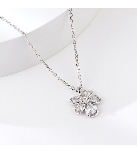 Сребърно колие Артистично Цвете | колекция Delicate Silver | Бижута Invoke.bg