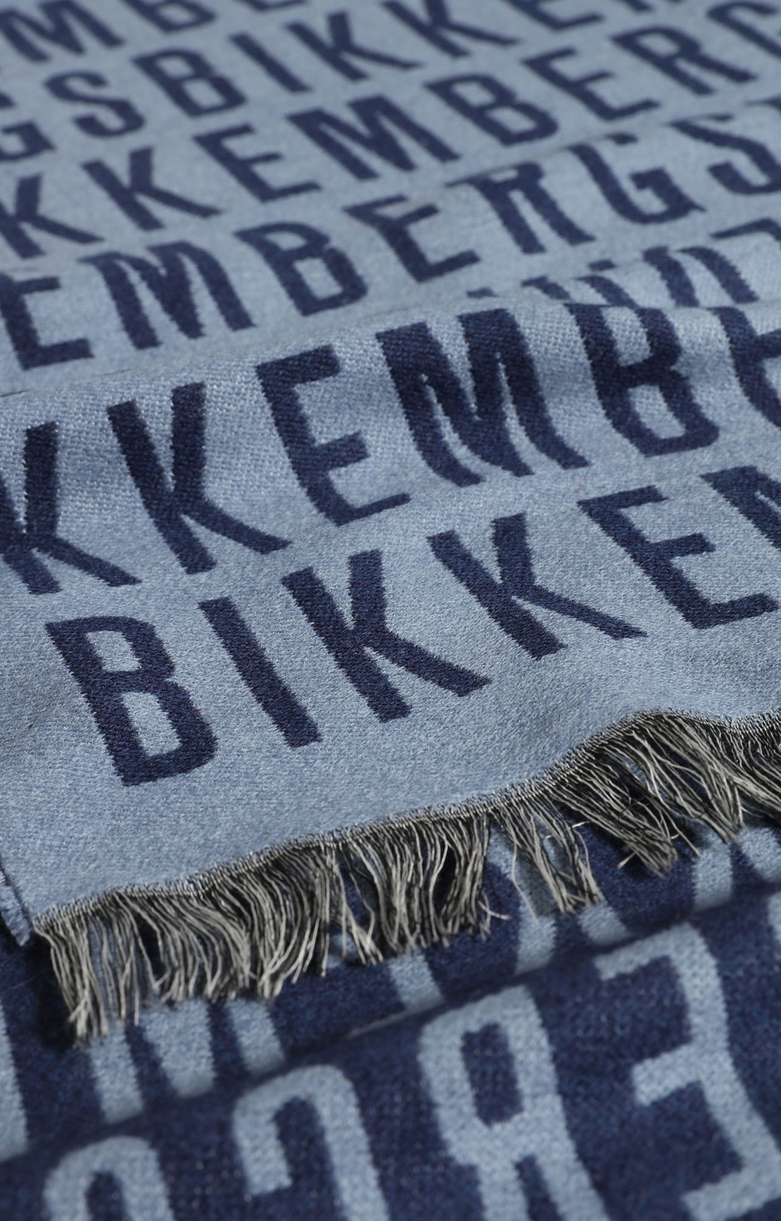 ВЪЛНЕН ШАЛ BIKKEMBERGS