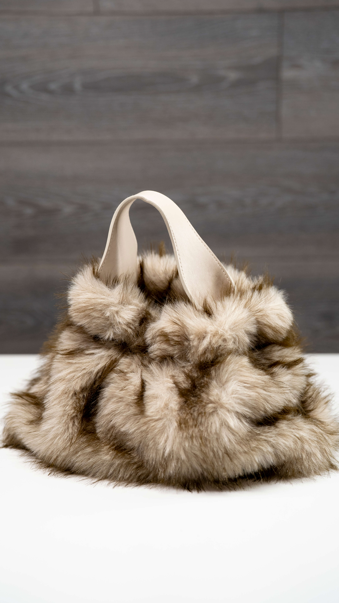 Дамска пухена чанта с дръжки-екрю