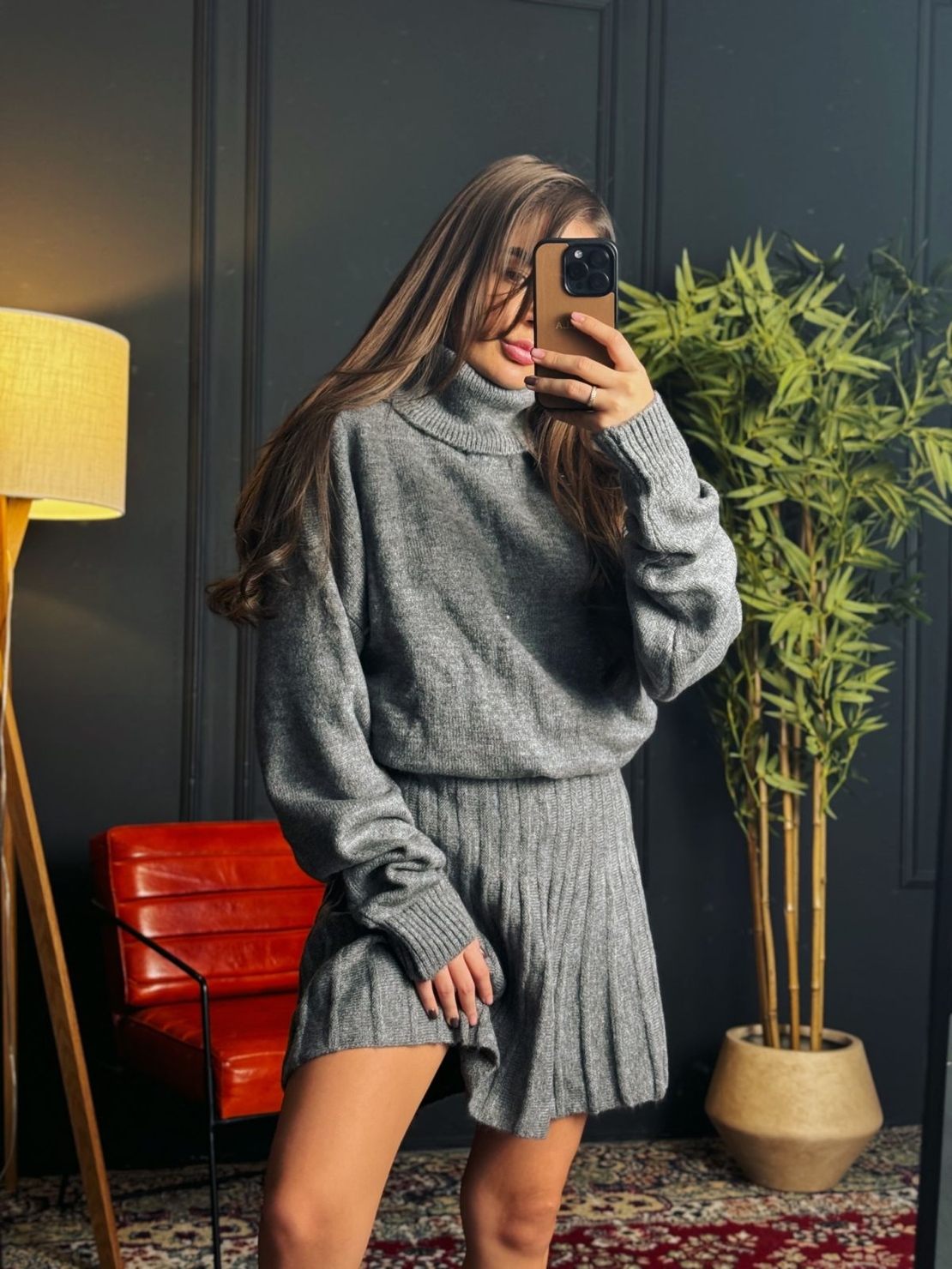 Комплект поло и пола с плисиран дизайн-сиво