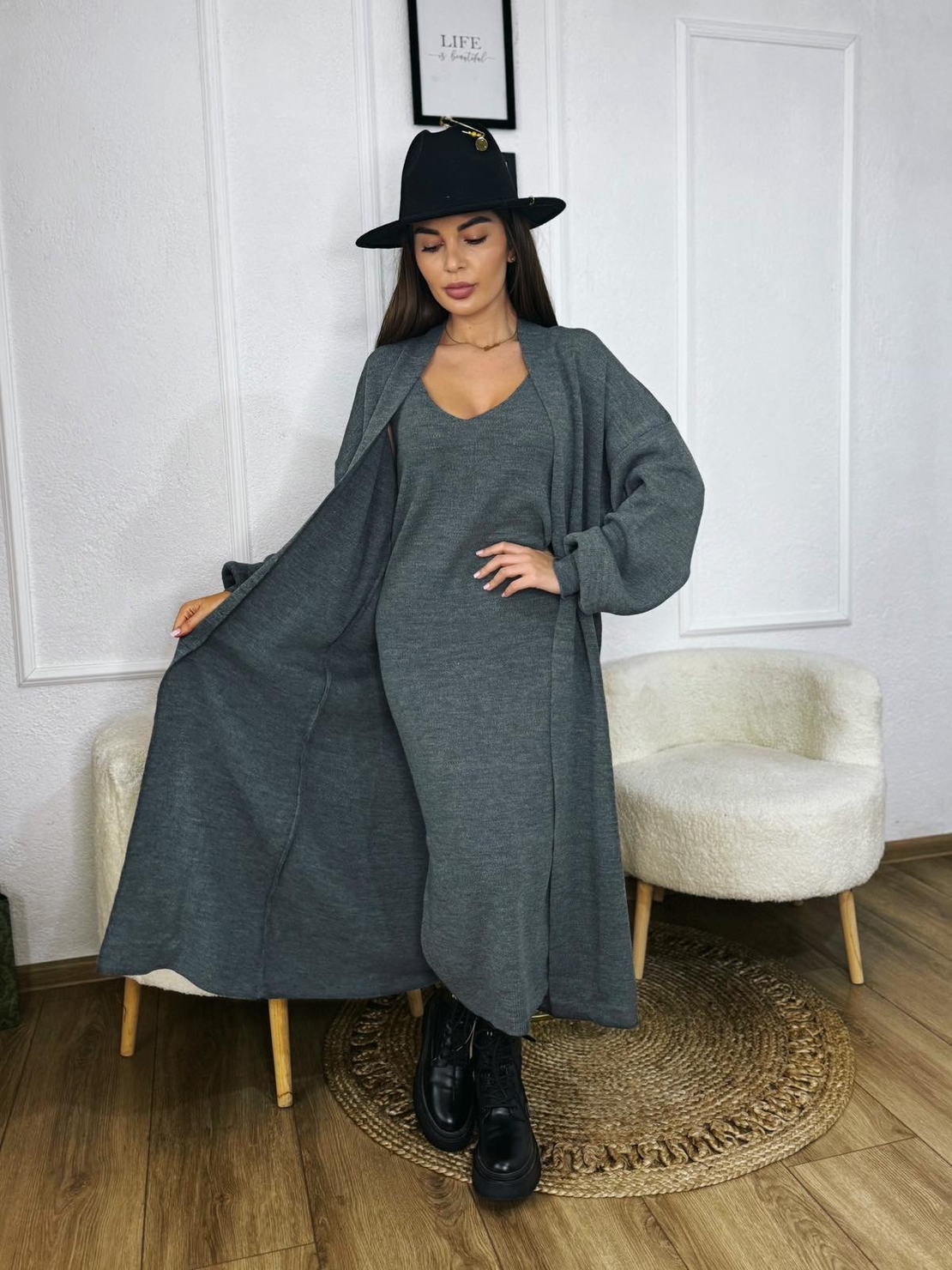 Дамски сив комплект – рокля и жилетка