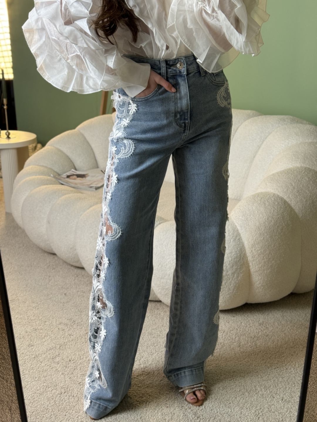 Дамски дънки с дантелена апликация и висока талия