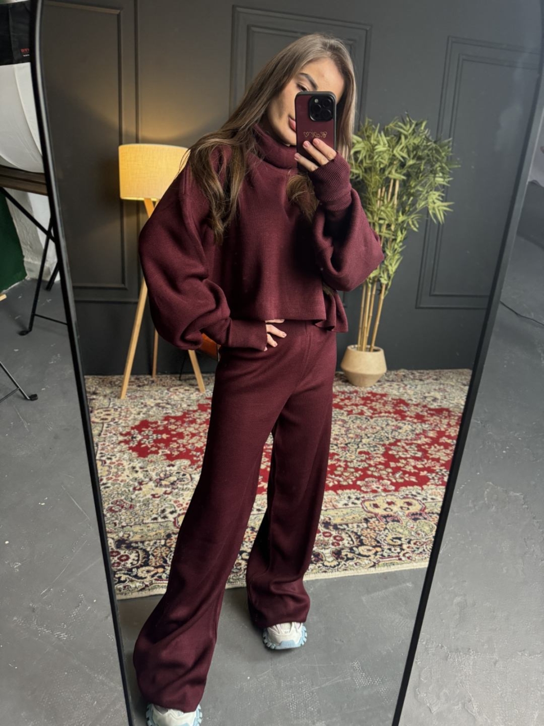 Комплект с кроп пуловер и панталон с права кройка-бордо