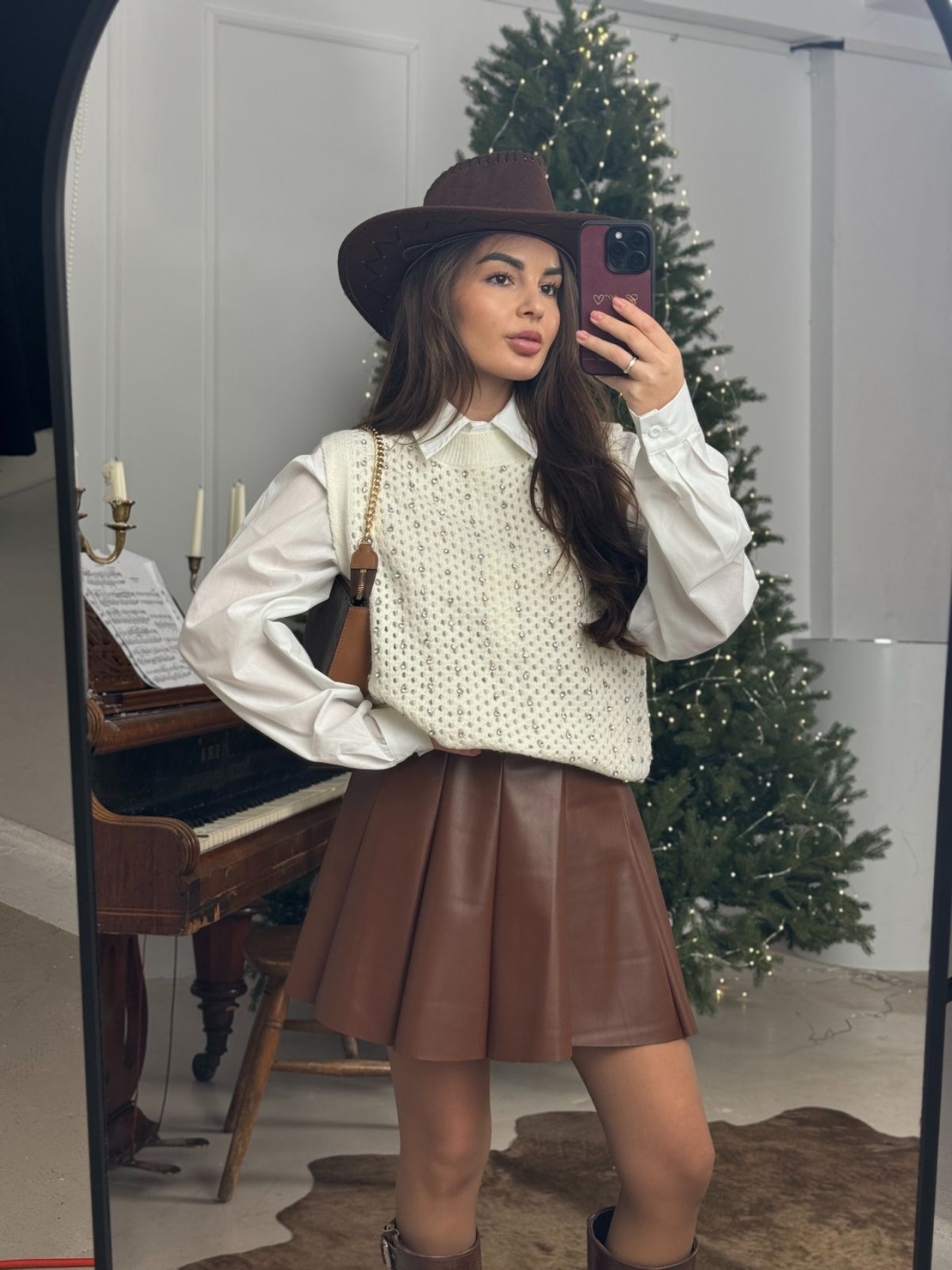 Дамски комплект елече и риза Classic Charm-бяло