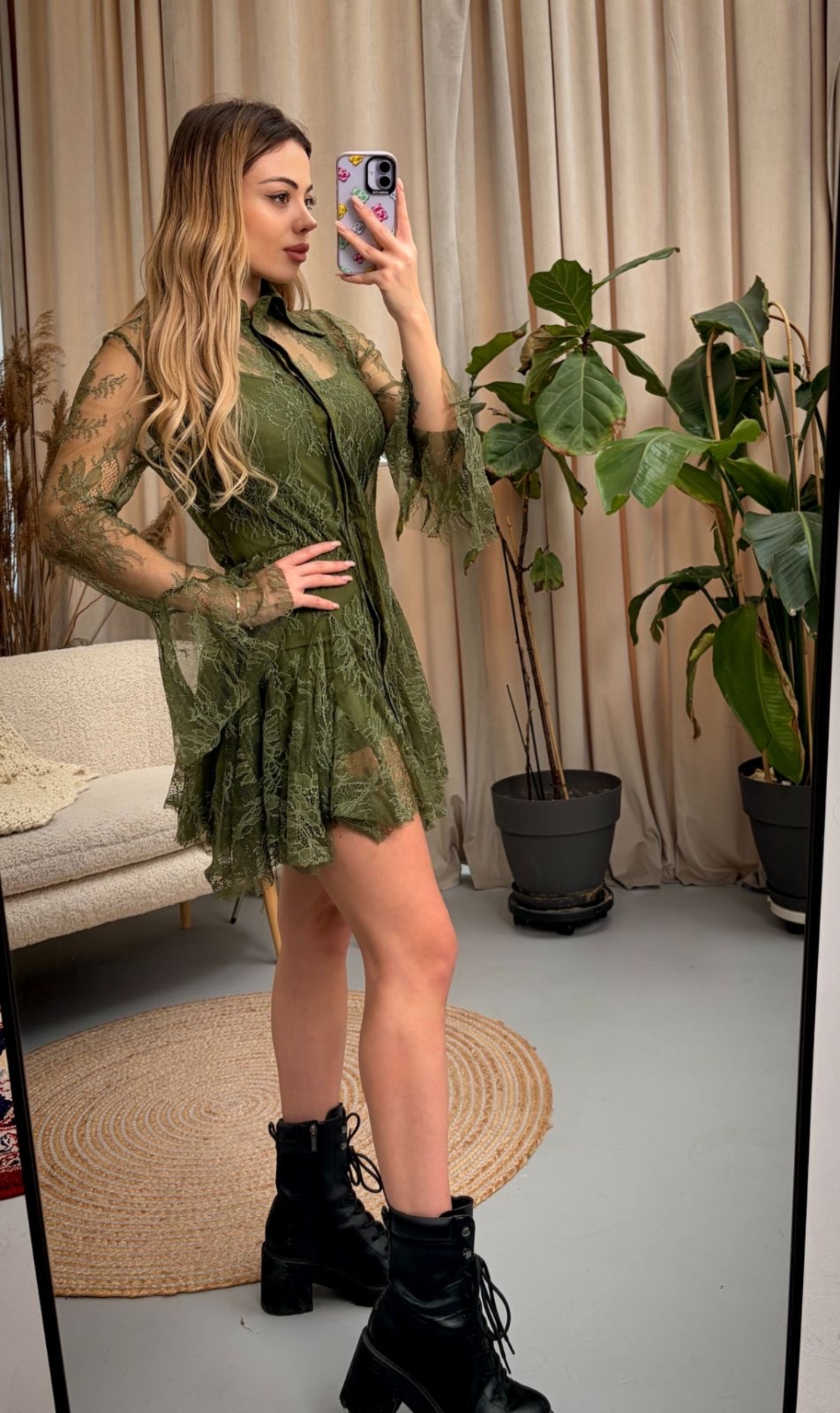 Дамска зелена дантелена рокля с риза ефект