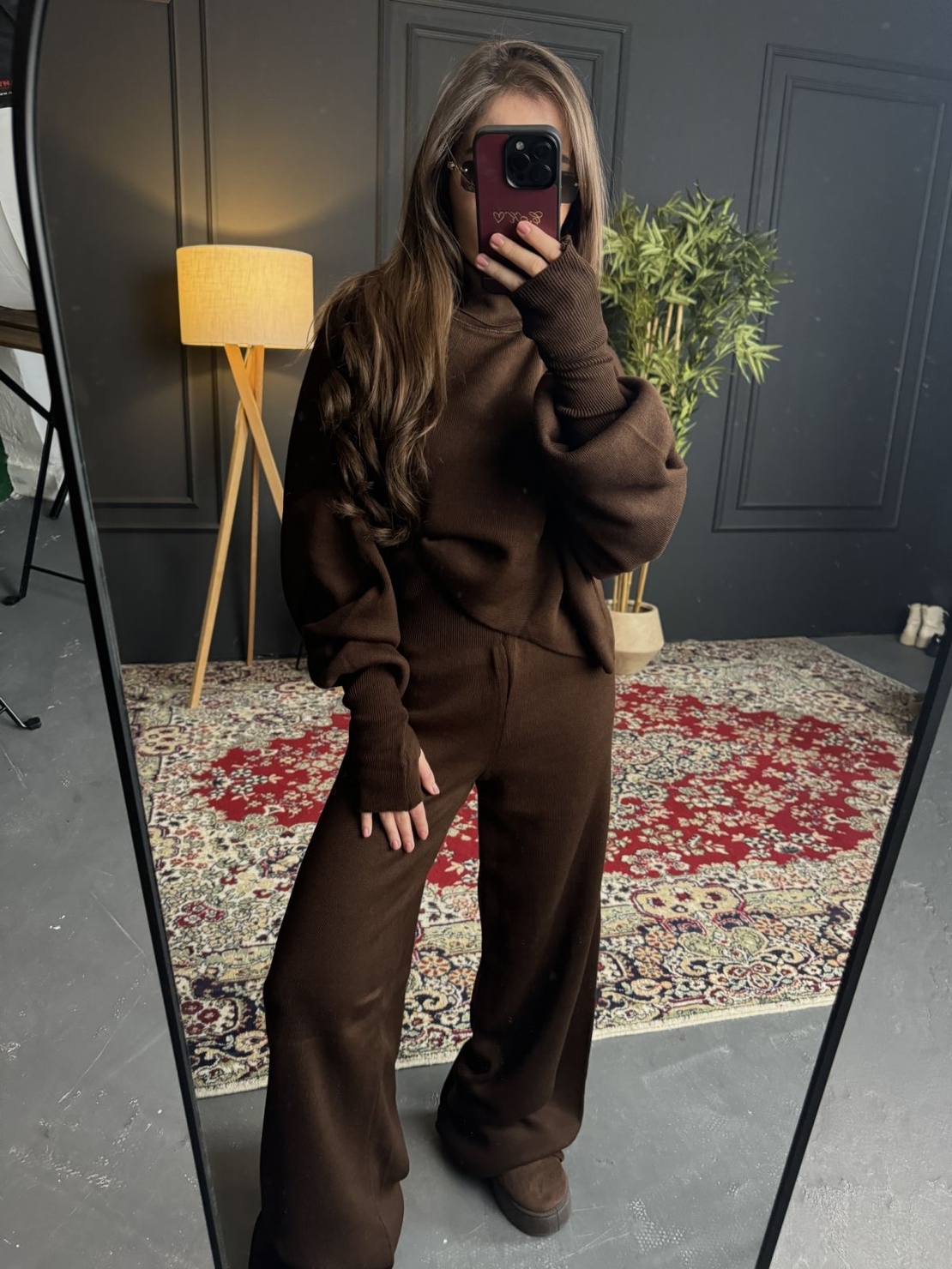 Комплект с кроп пуловер и панталон с права кройка-кафяво