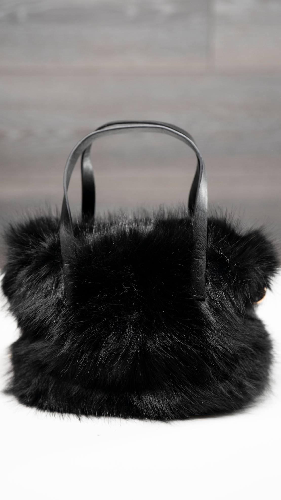 Дамска черна пухена чанта ,,Furry Chic''