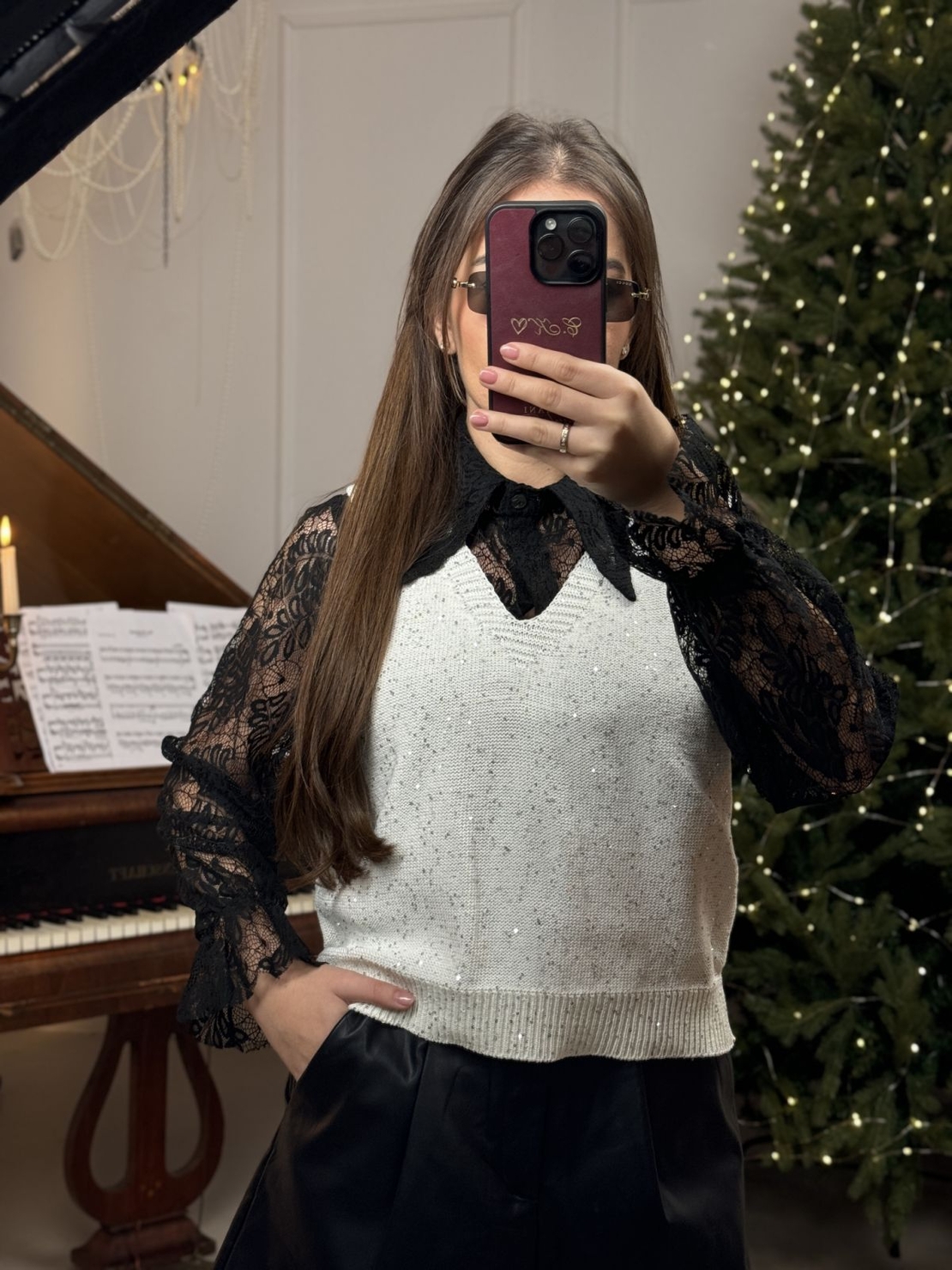 Комплект риза с дантела и елече-бяло