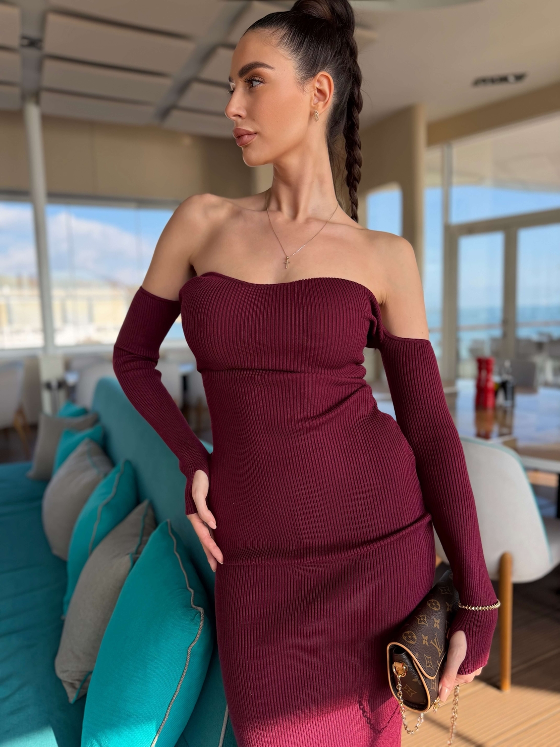 Елегантна плетена рокля тип „off shoulder“-бордо