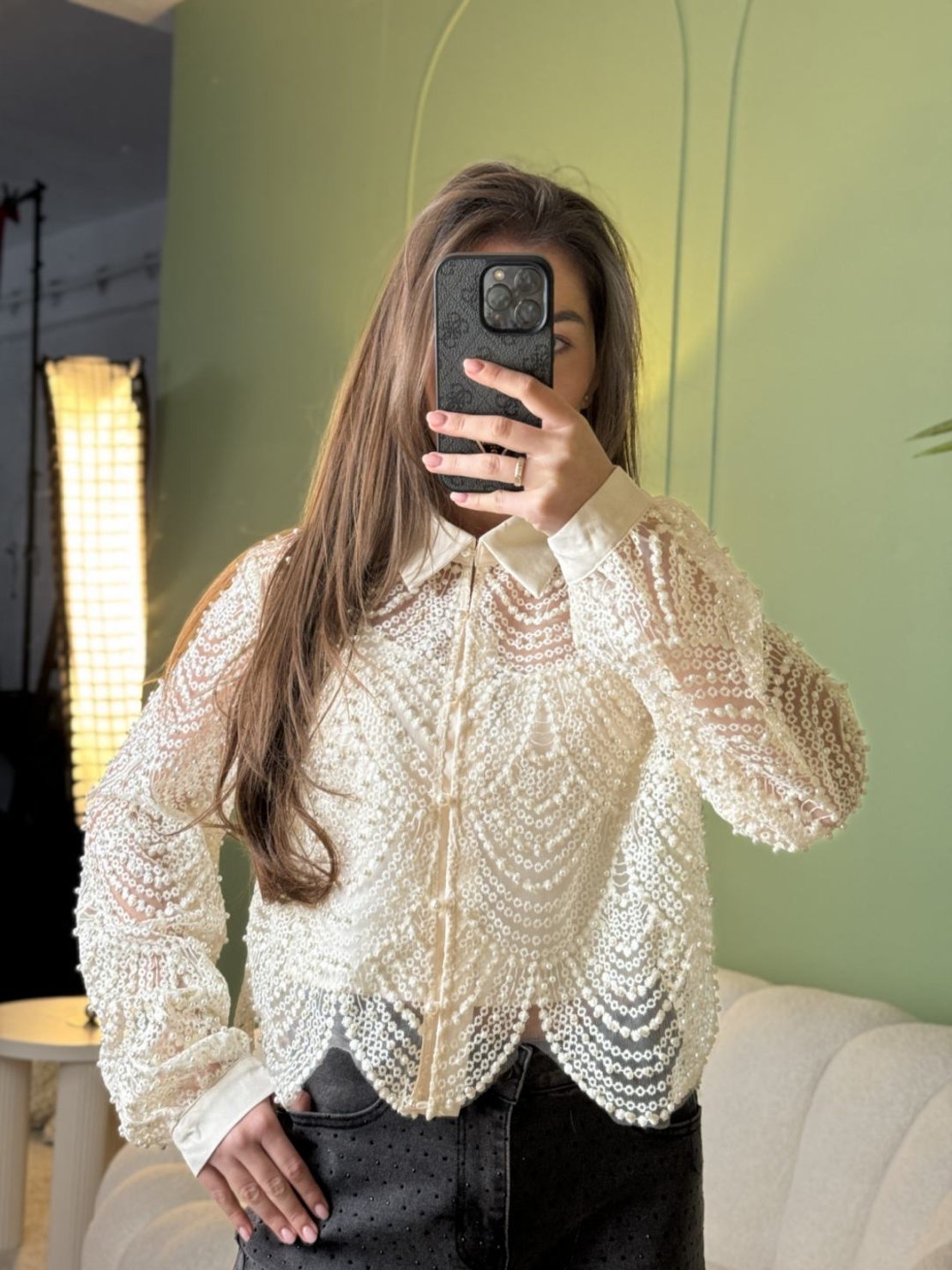 Дамска елегантна бяла  дантелена риза с релефен ефект