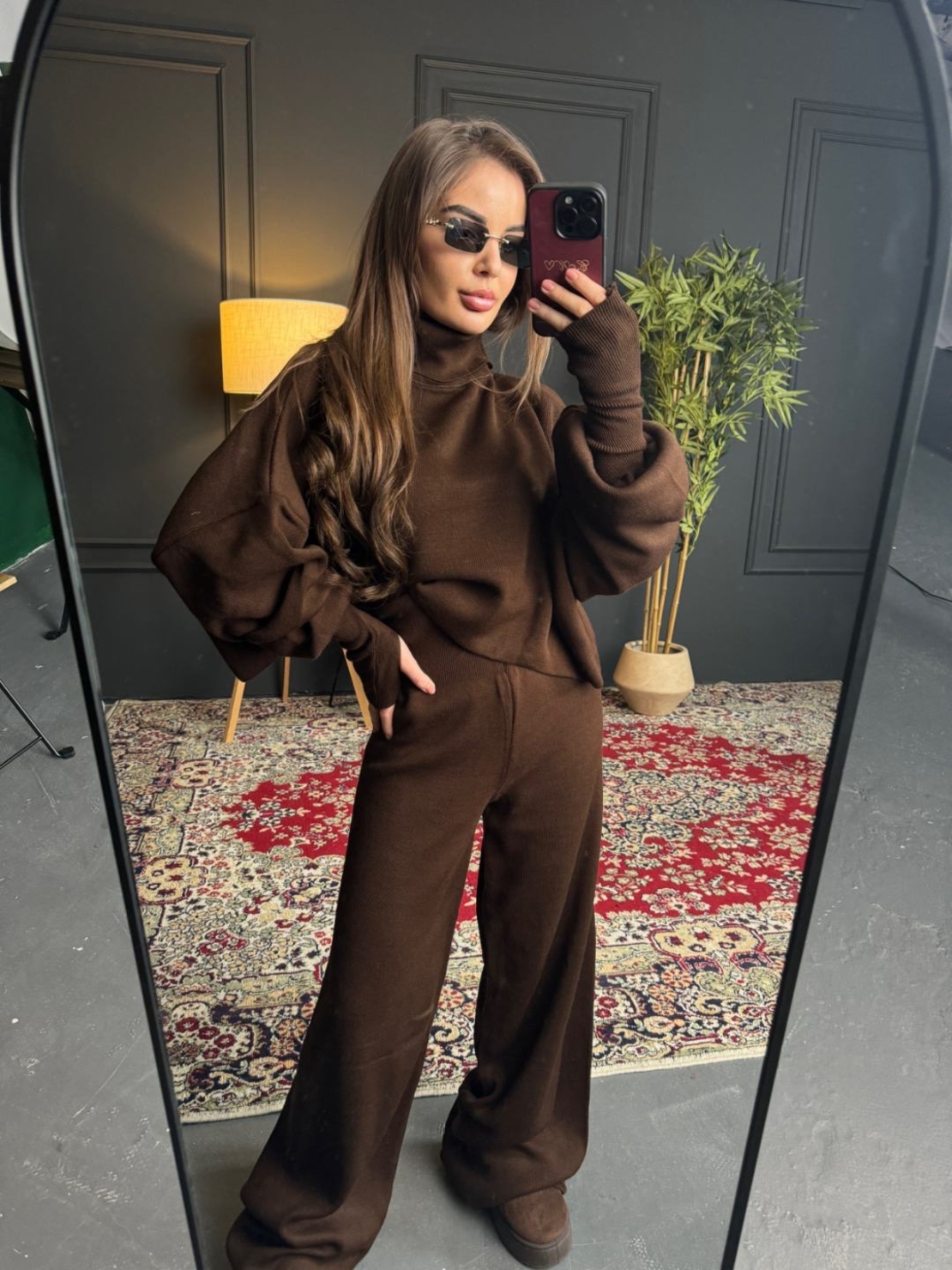 Комплект с кроп пуловер и панталон с права кройка-кафяво