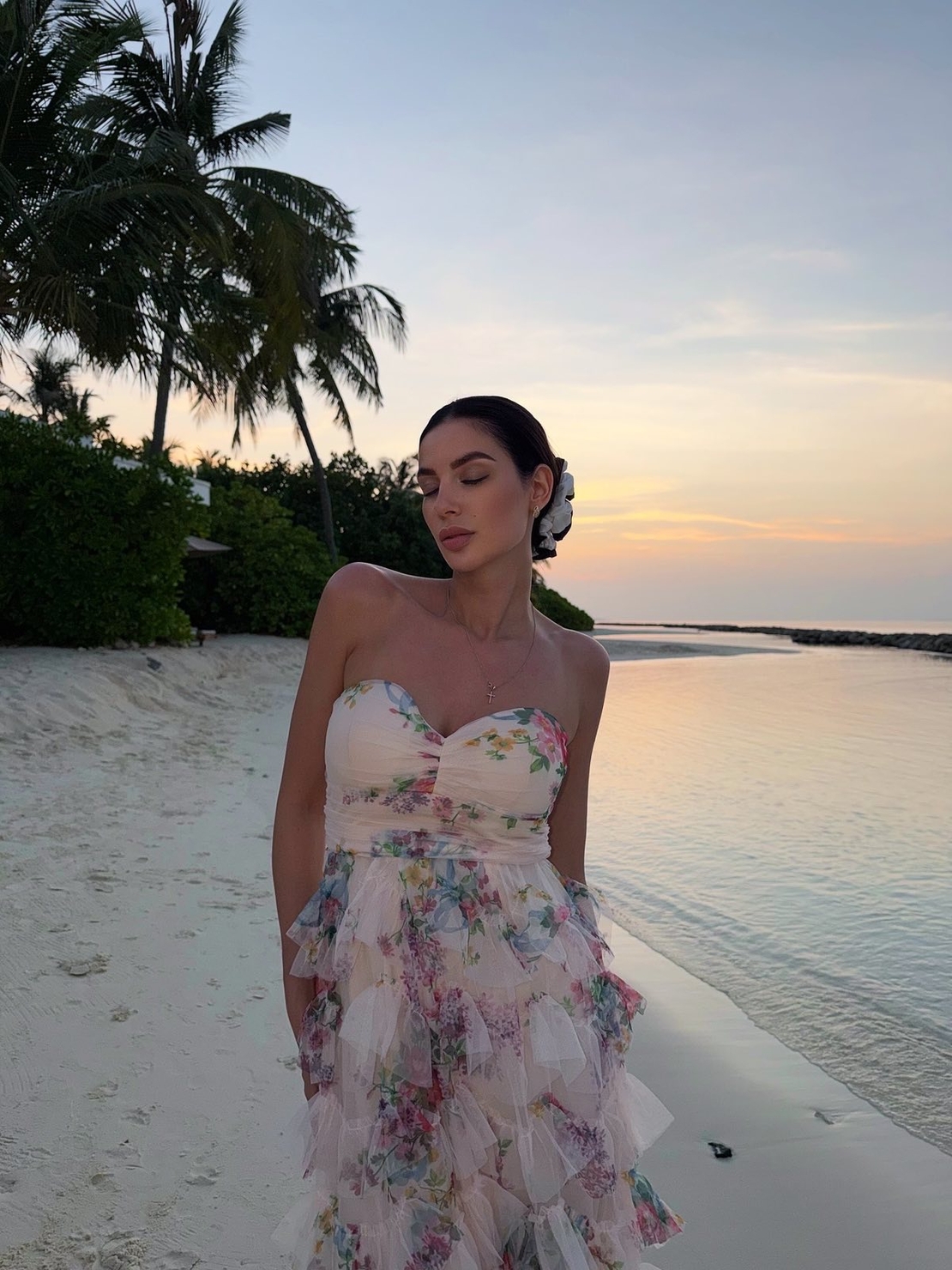 Дамска дълга рокля с волани и бюстие