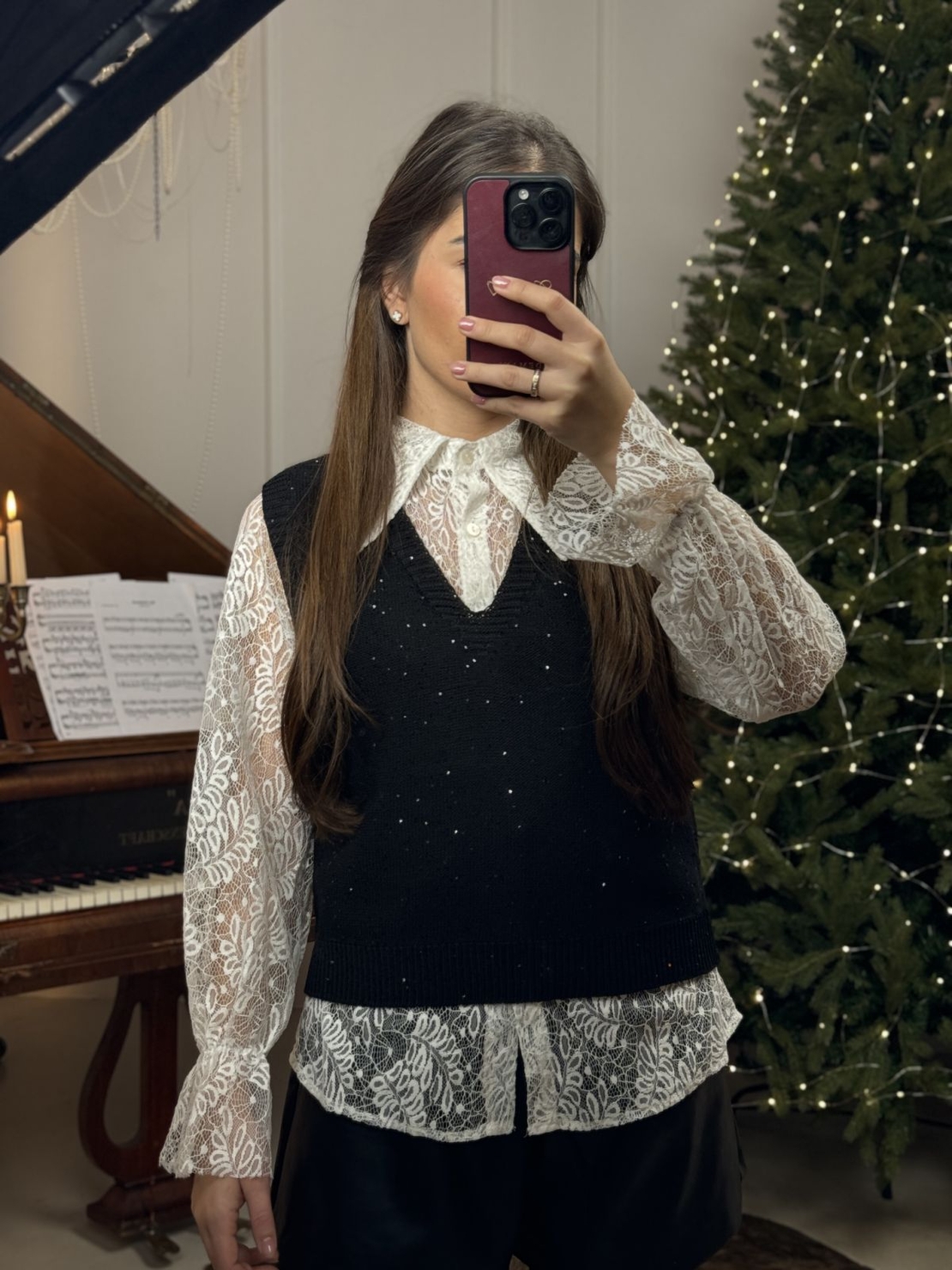 Комплект риза с дантела и елече-черно