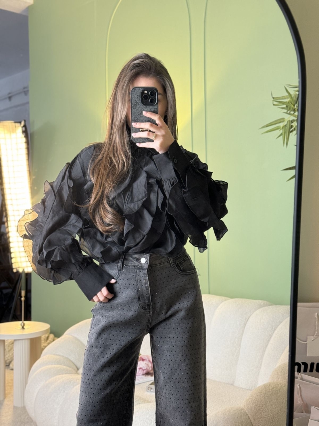 Дамска черна елегантна риза с ефирни волани