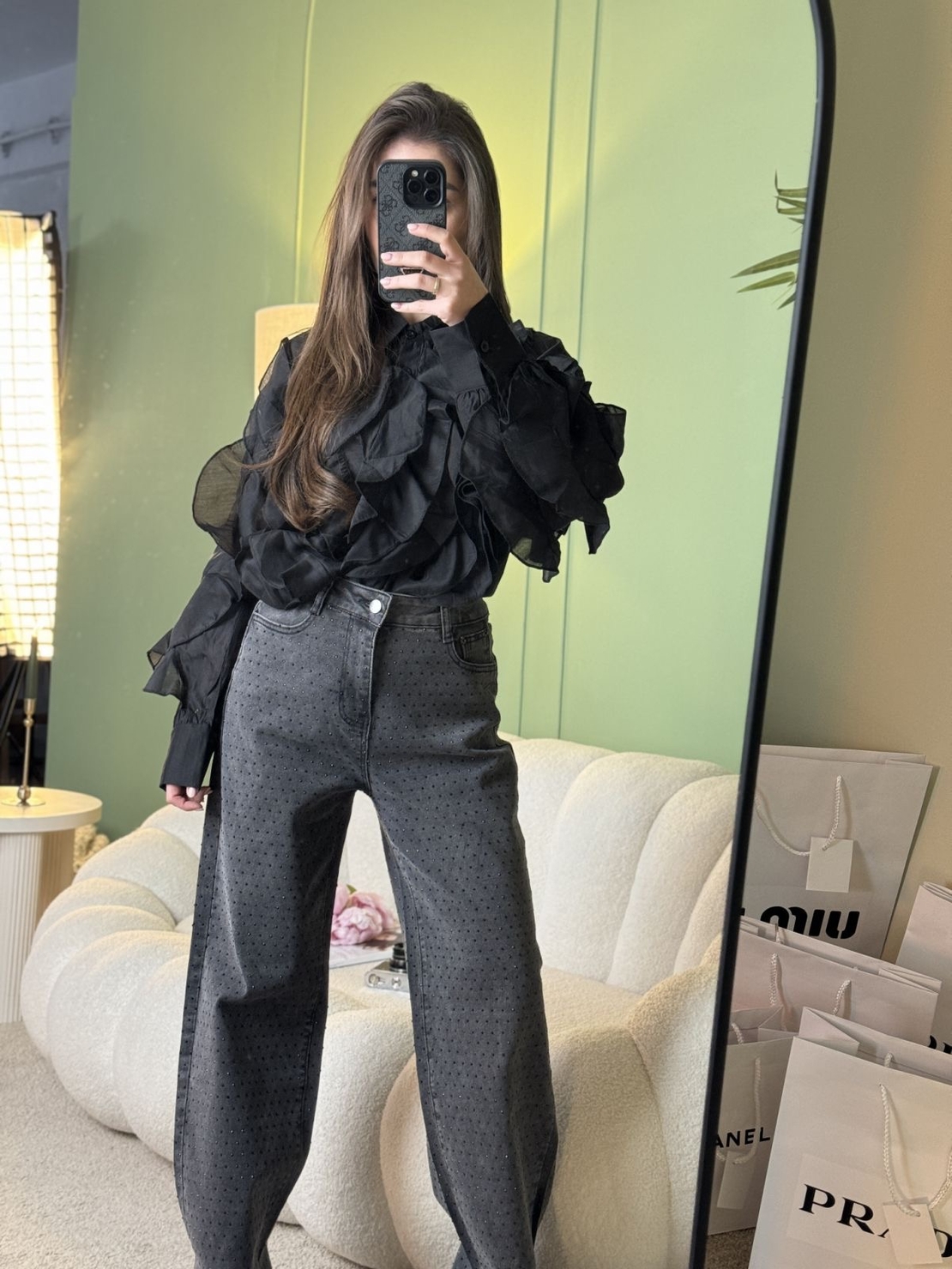 Дамска черна елегантна риза с ефирни волани