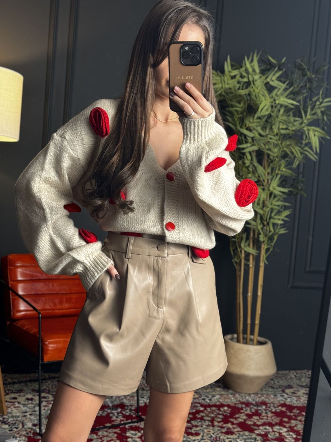 Кожени панталонки с висока талия в бежово