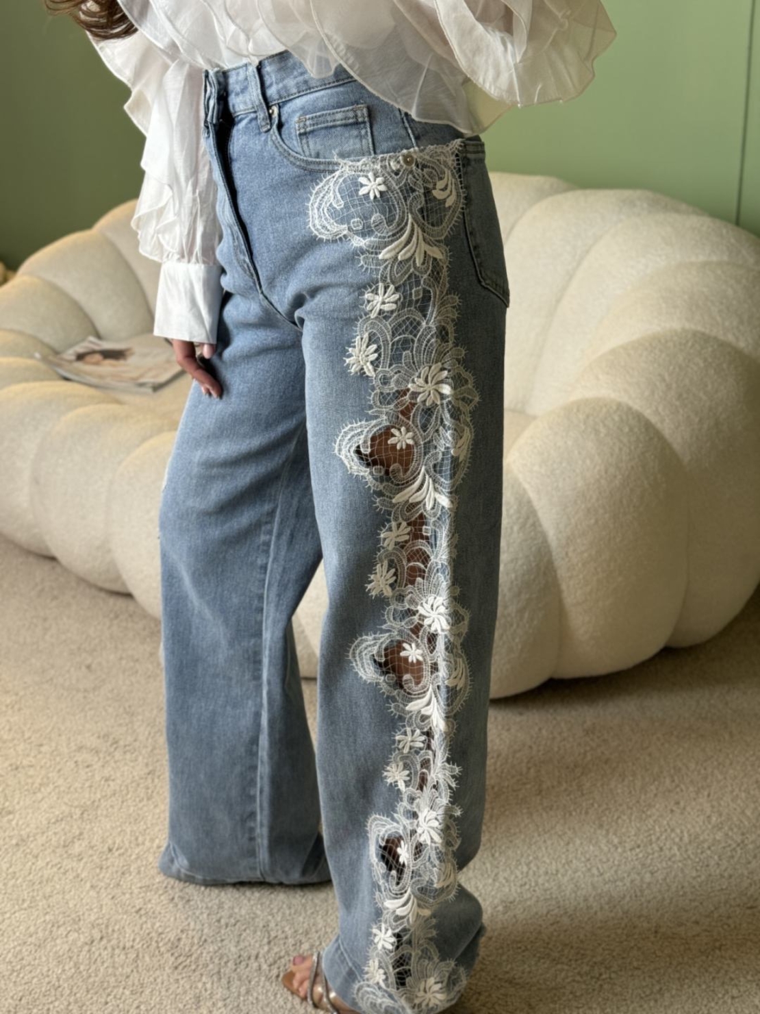 Дамски дънки с дантелена апликация и висока талия