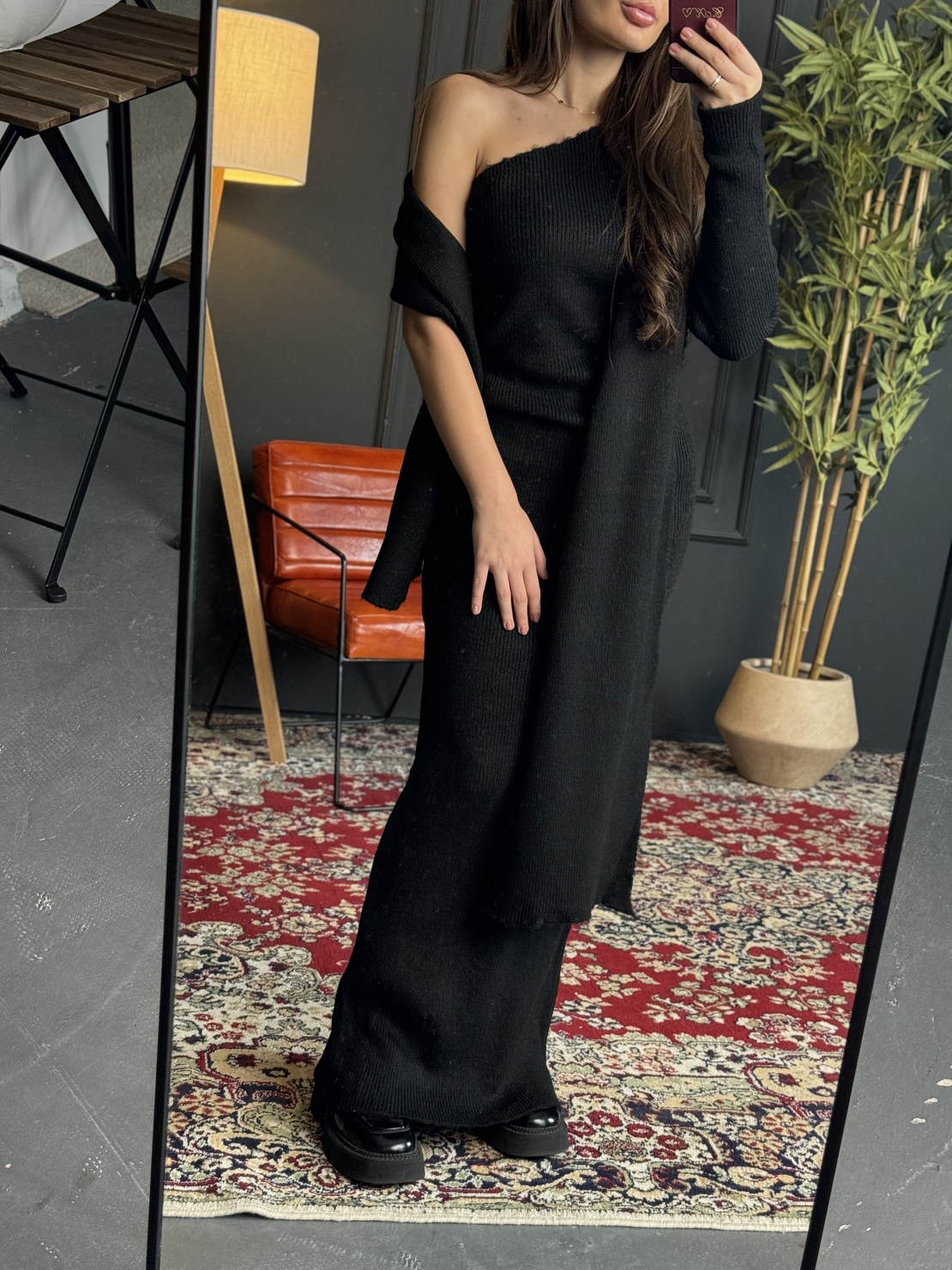 Плетена рокля с асиметрично рамо и шал-черно