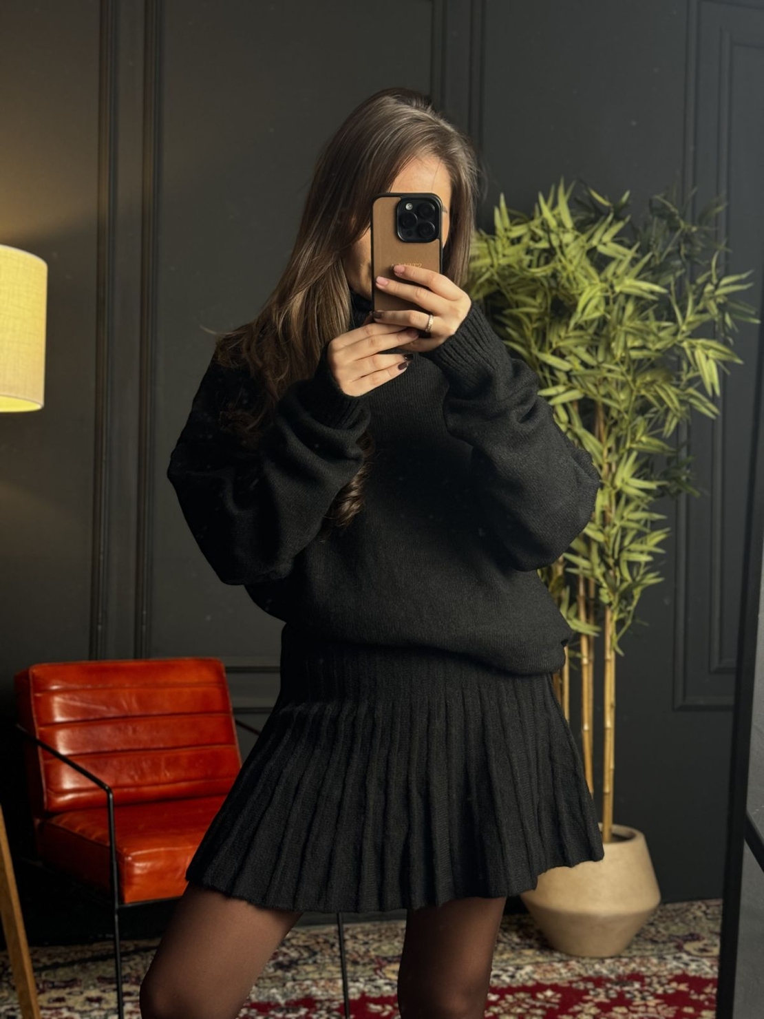 Комплект поло и пола с плисиран дизайн-черно