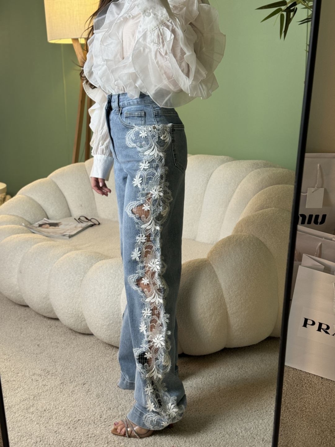 Дамски дънки с дантелена апликация и висока талия