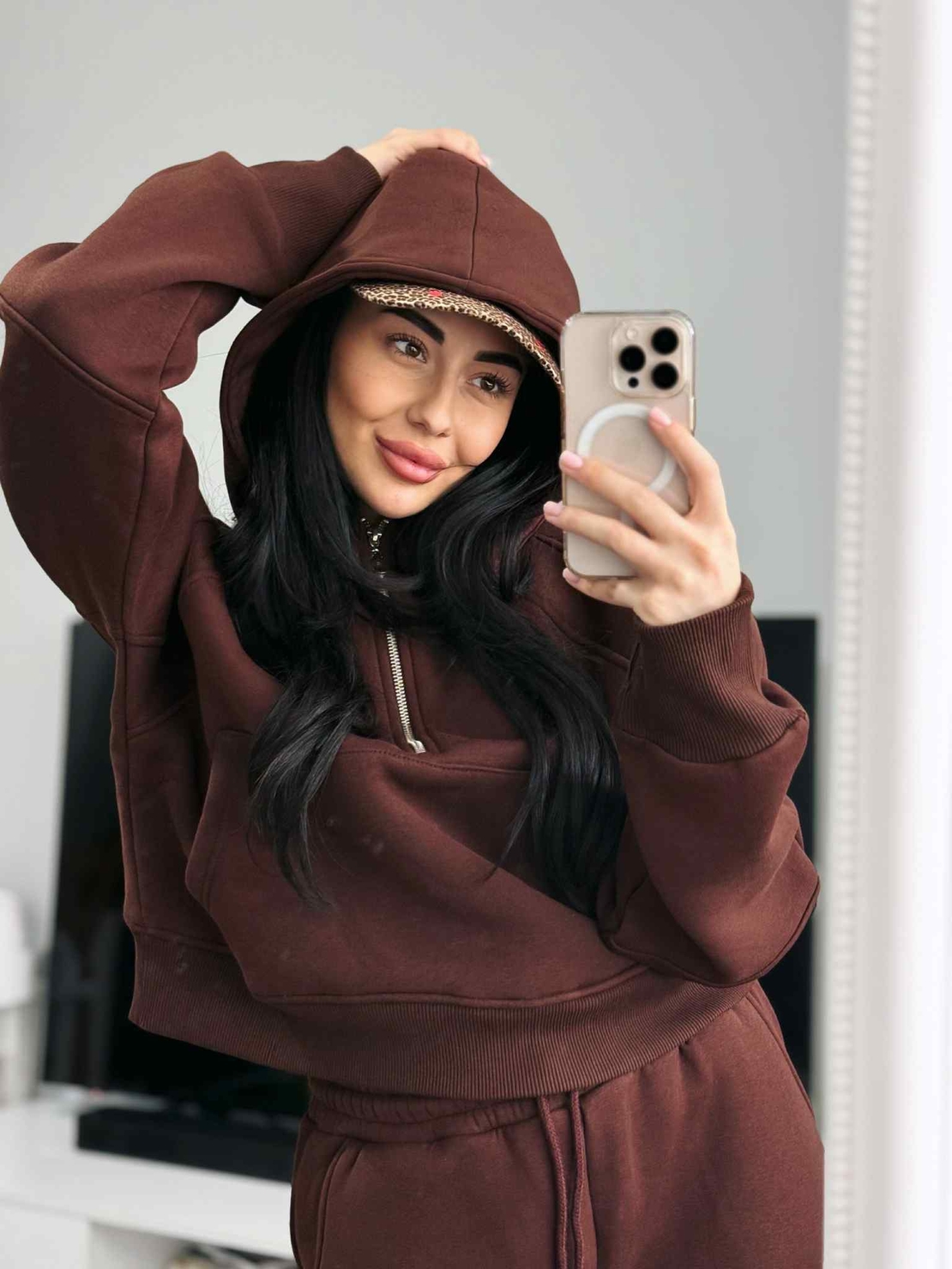 Дамски спортен комплект с цип и качулка (суитшърт + панталон)-кафяв