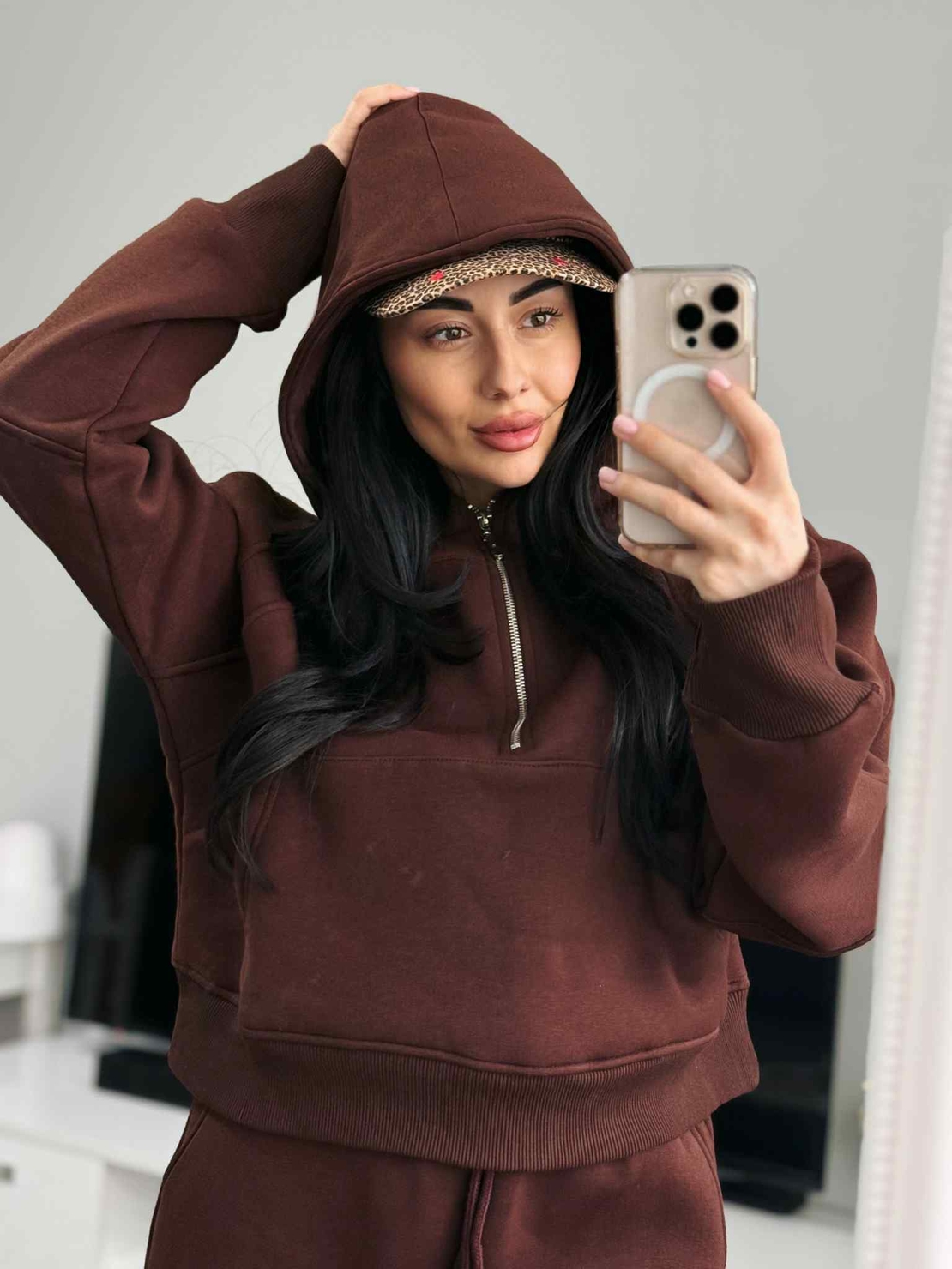 Дамски спортен комплект с цип и качулка (суитшърт + панталон)-кафяв