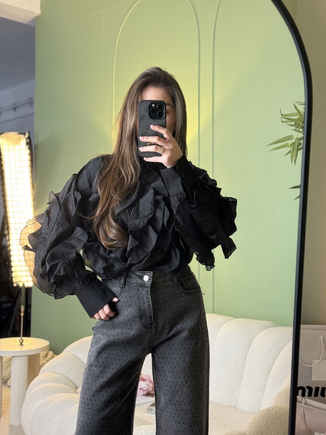 Дамска черна елегантна риза с ефирни волани