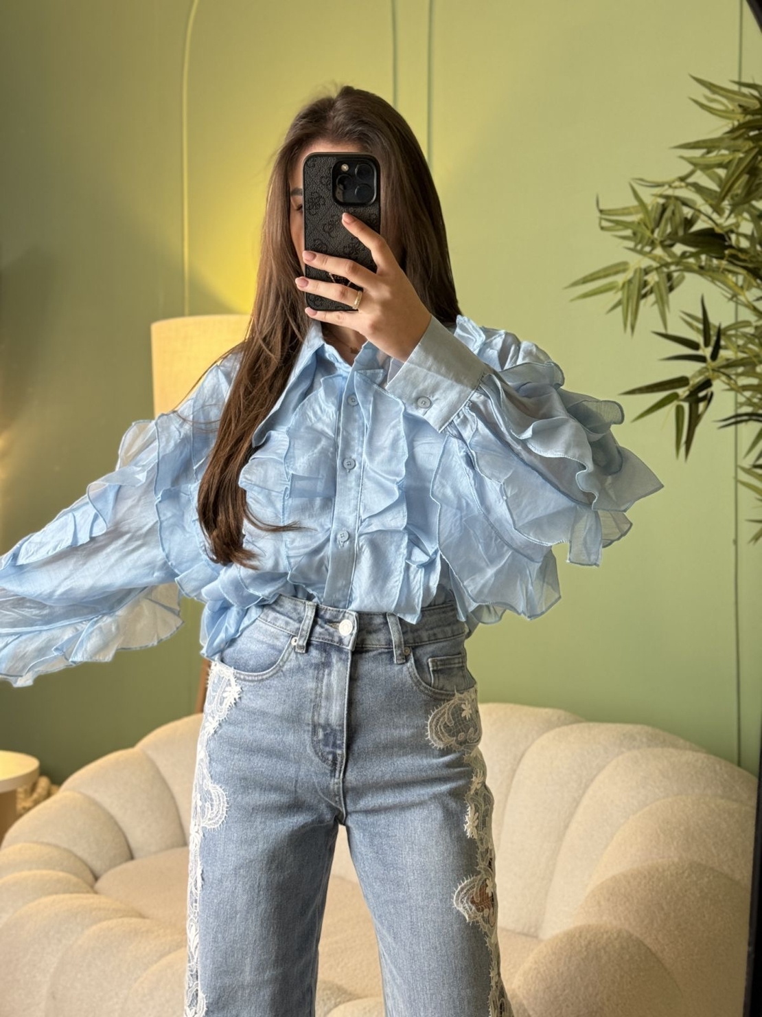 Дамска синя елегантна риза с ефирни волани