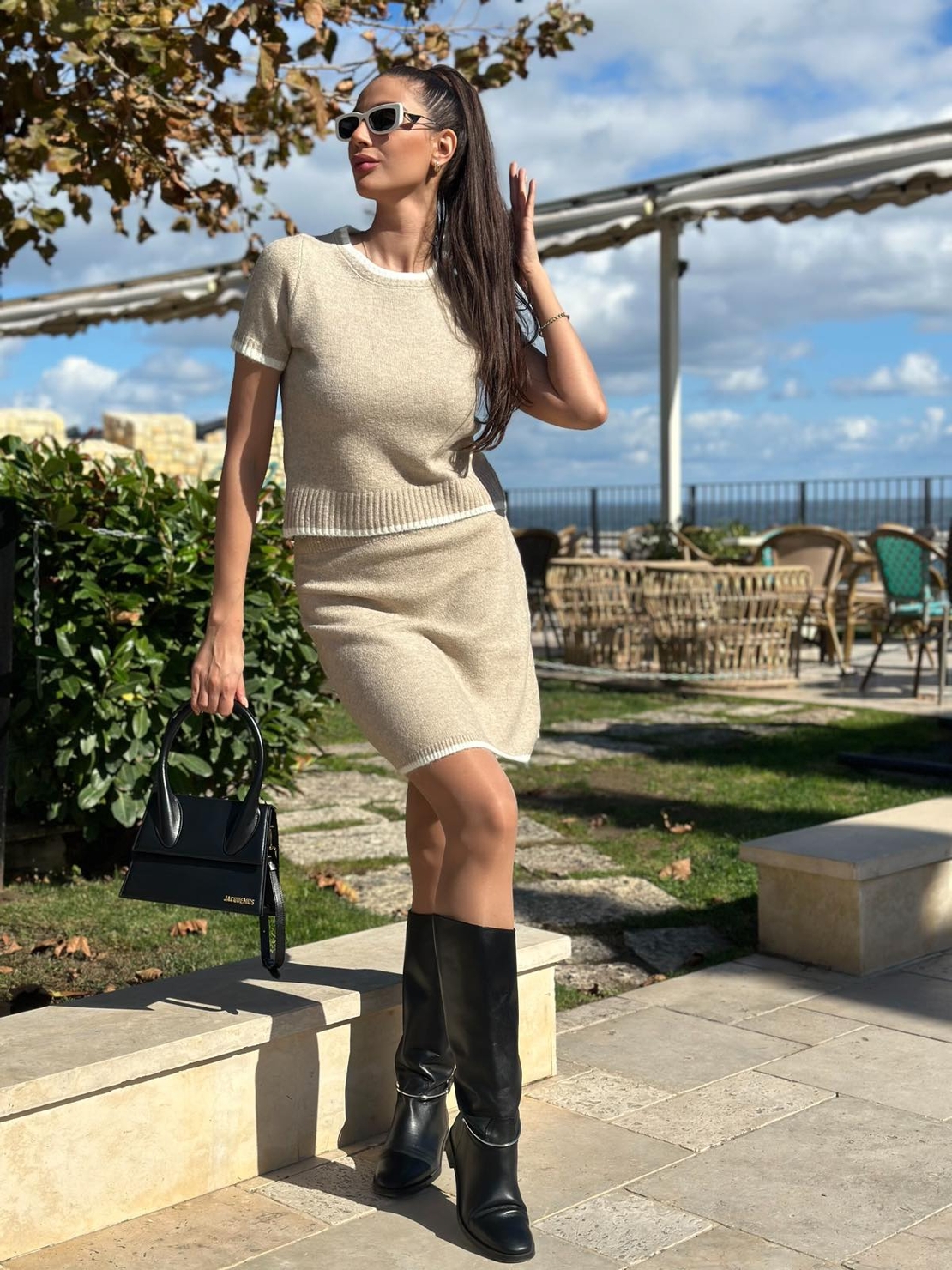 Комплект с пола и блуза с контрастен кант в бежово