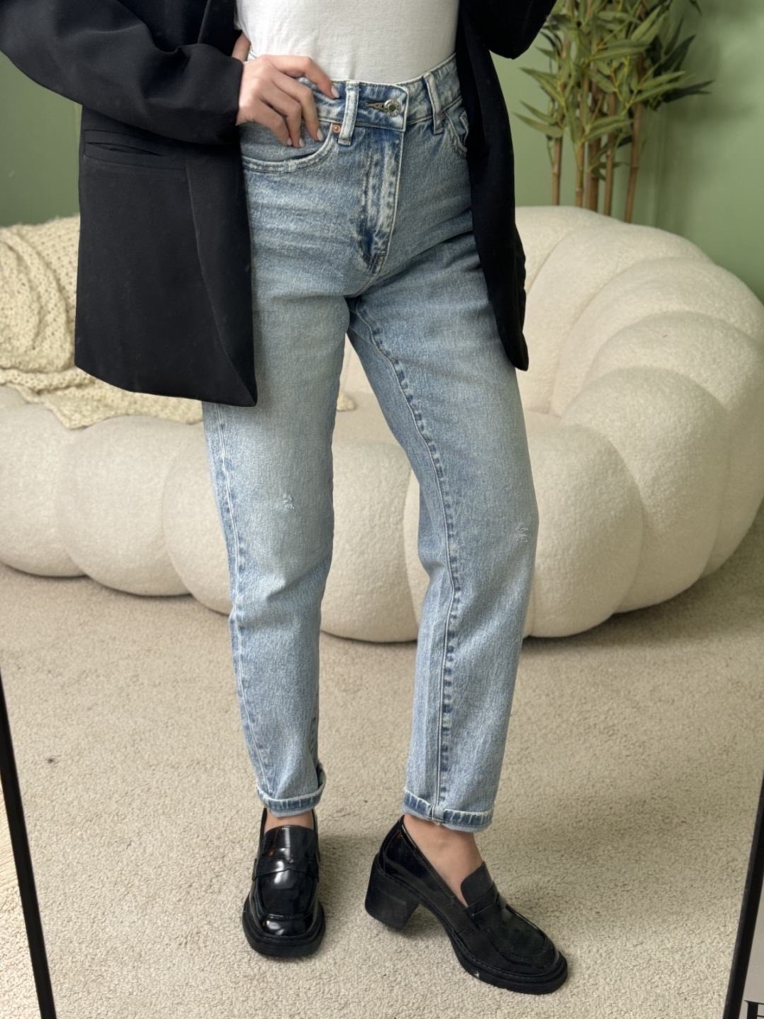 Дамски дънки с висока талия и класическа линия