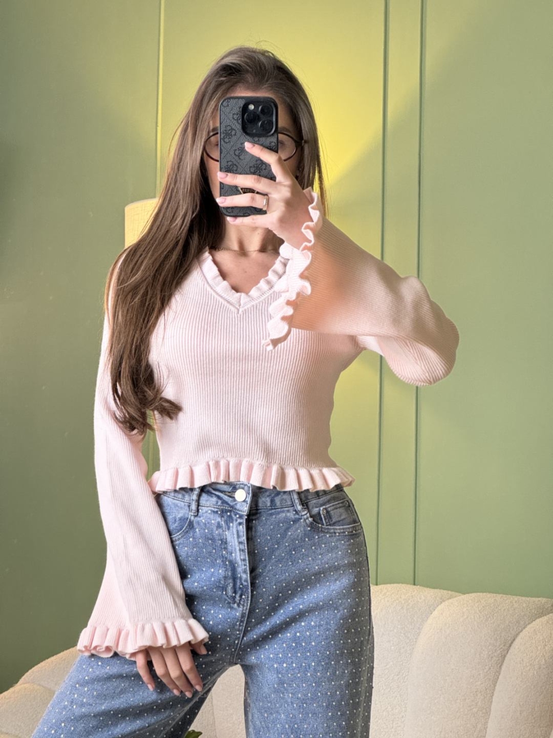 Дамска рипсена розова  блуза с V-образно деколте и волани