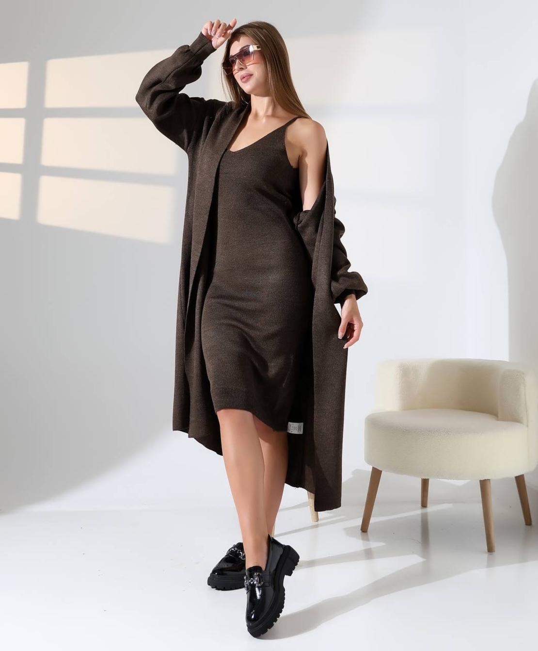 Дамски кафяв комплект – рокля и жилетка