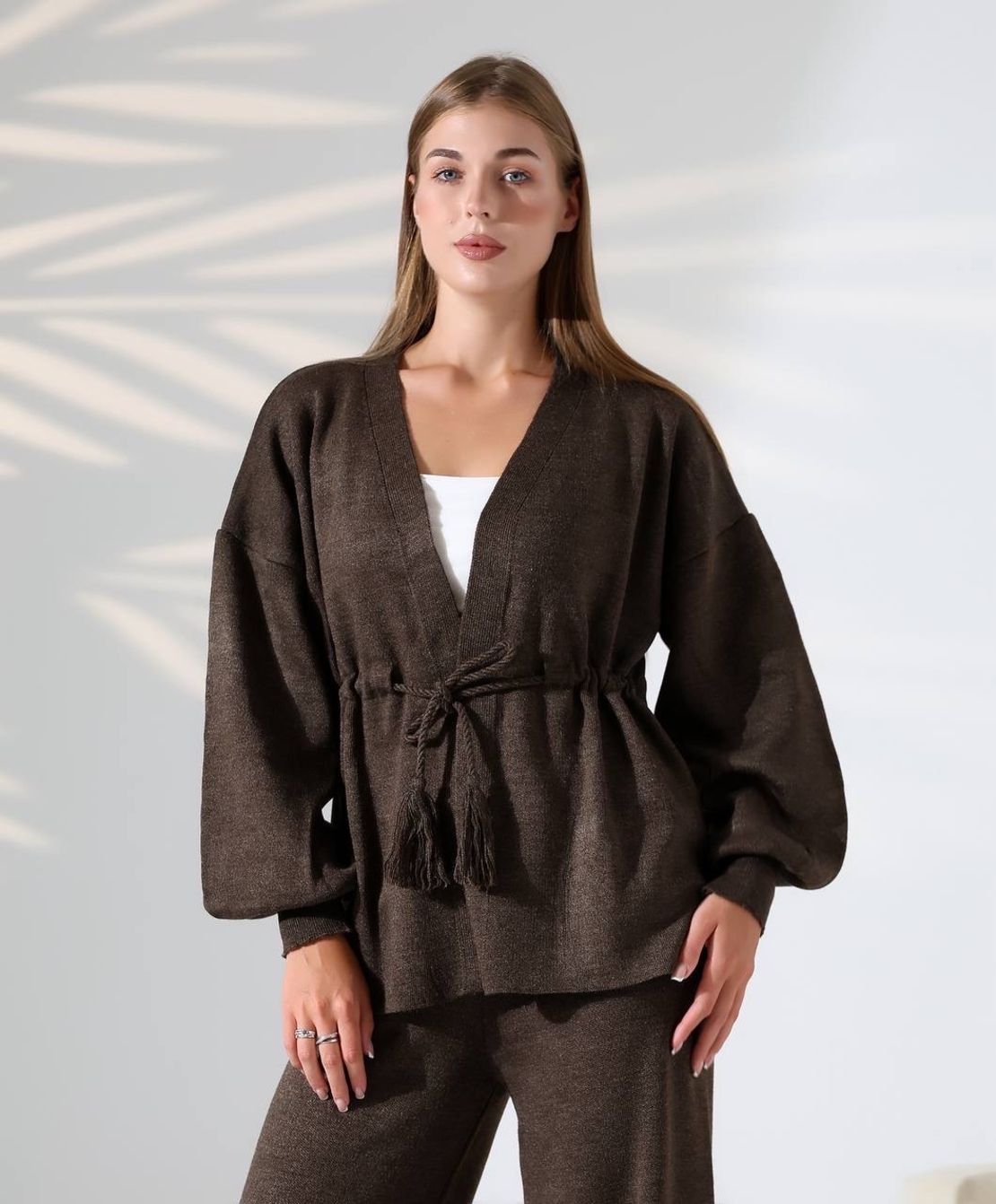 Дамски кафяв комплект – жилетка и панталон