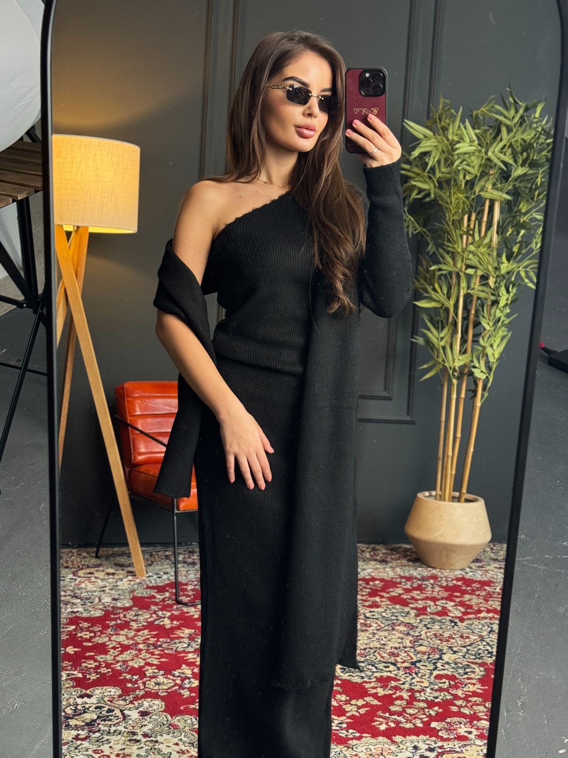 Плетена рокля с асиметрично рамо и шал-черно