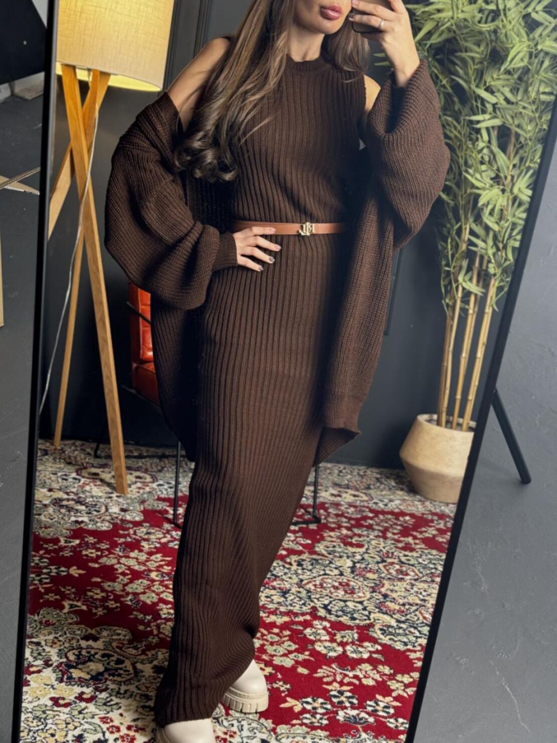 Рипсена дълга рокля с жилетка в кафяво