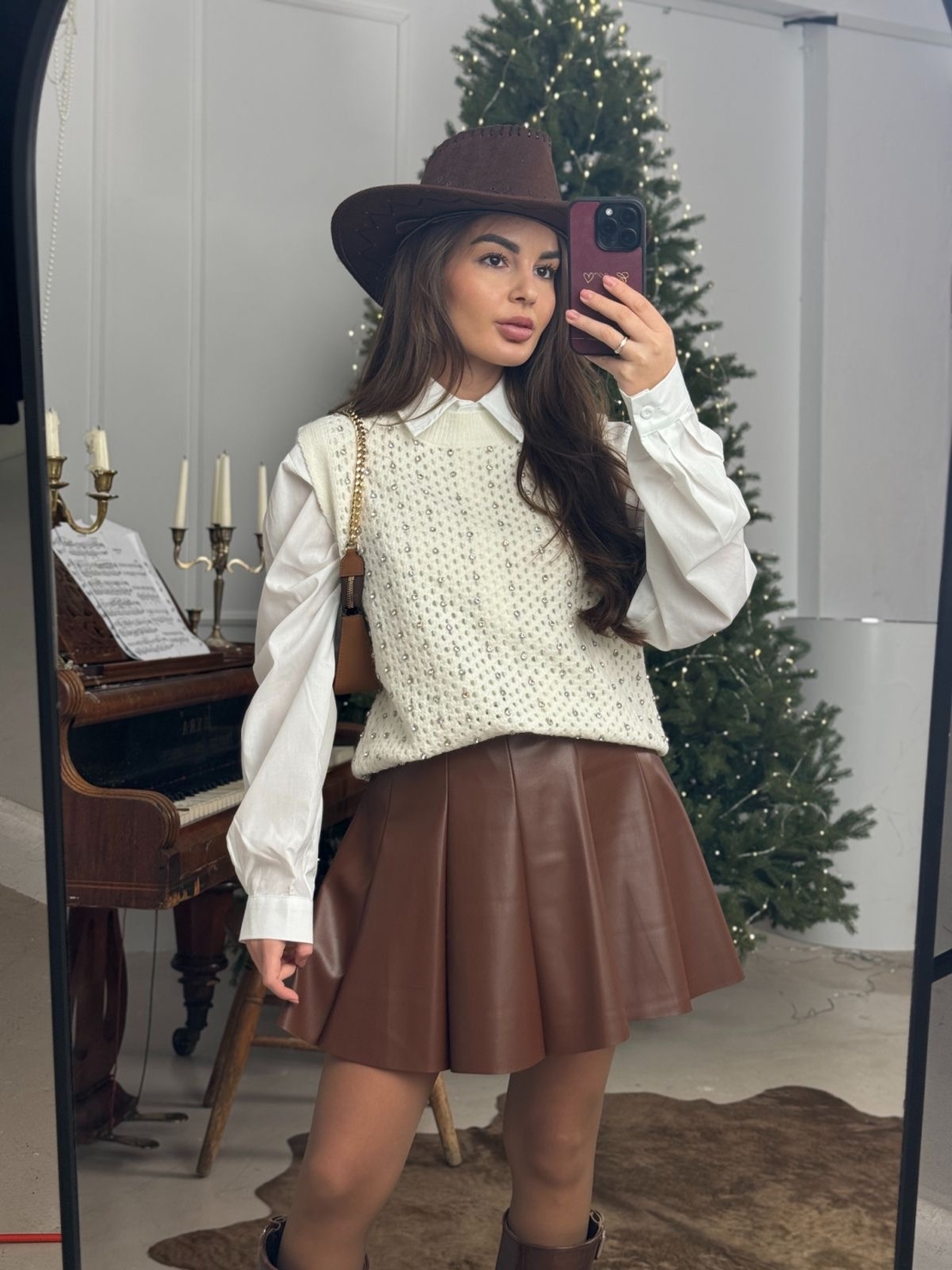 Дамски комплект елече и риза Classic Charm-бяло