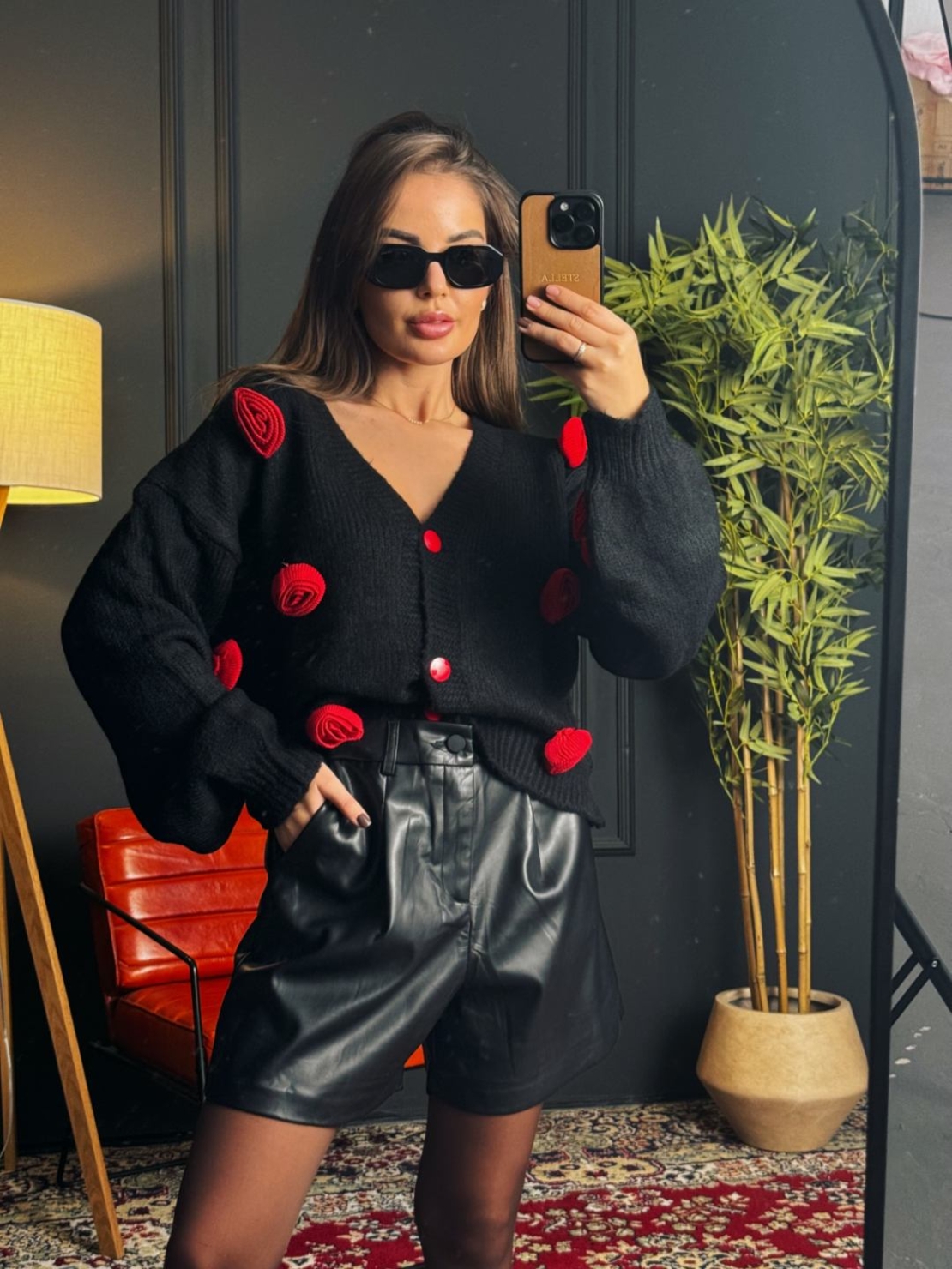 Кожени панталонки с висока талия в черно